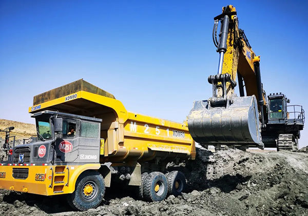 Moment of Glory! The 1,000 th XCMG Mining Truck XDM80 rolled off factory Line